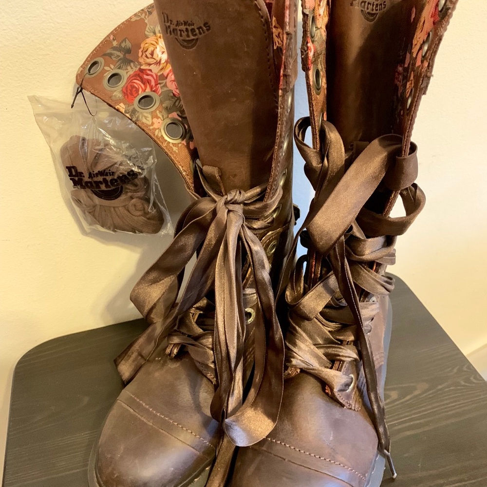 Dr. Martens combat boot